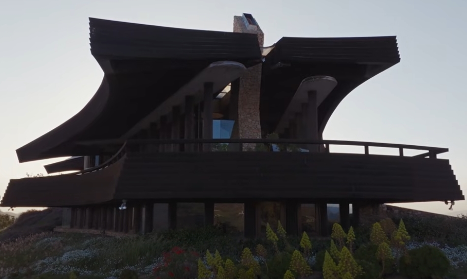 Ház a hyegyen, ami a hegyből épült