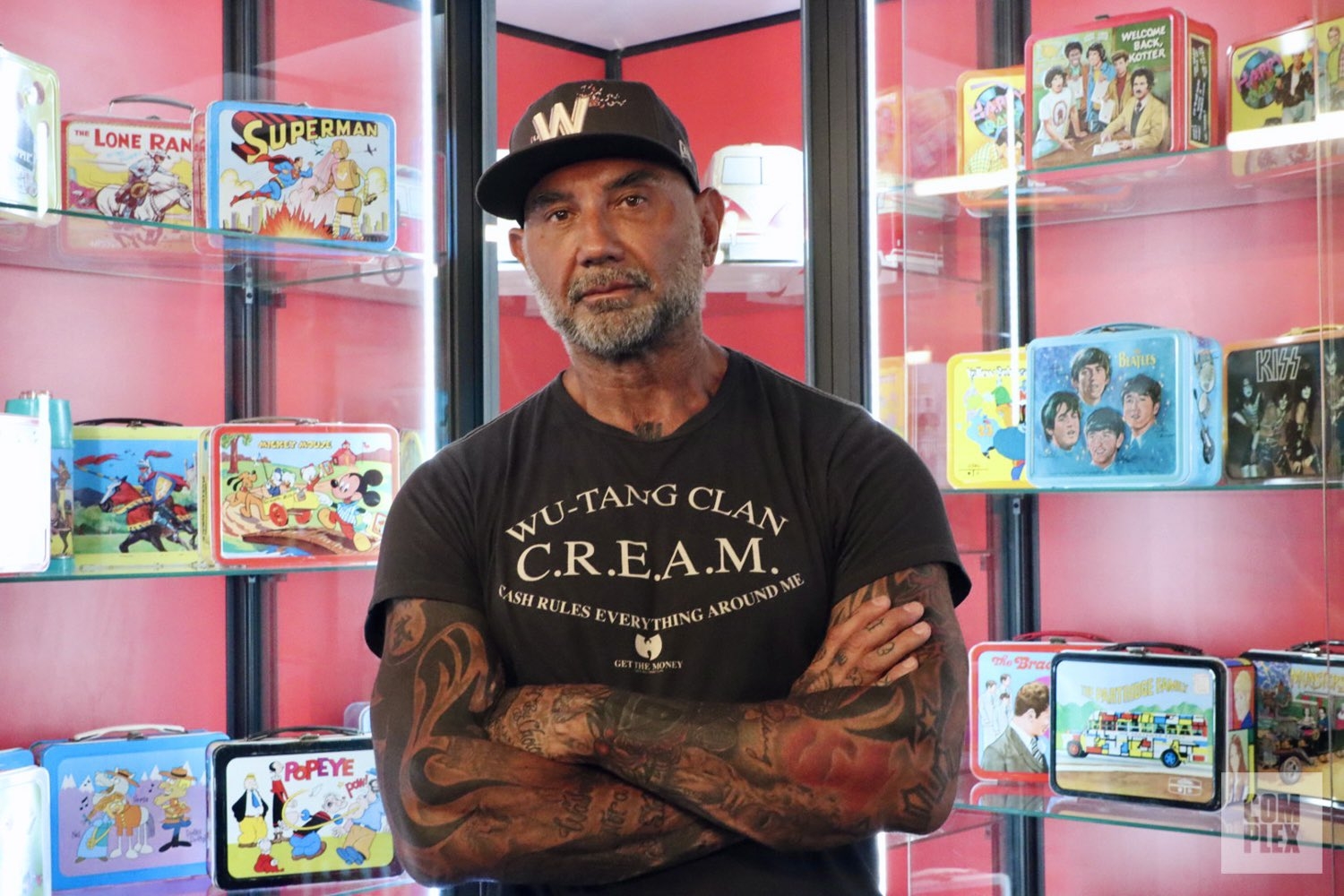 Dave Bautista otthona - Vintage ebéddoboz-gyűjtemény és életnagyságú dinoszauruszok