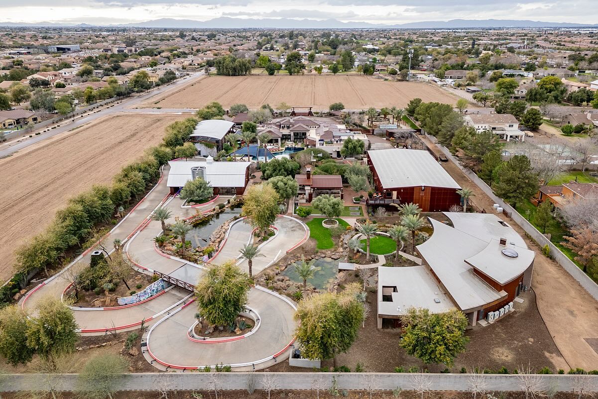 Férfimennyország 20.000.000 dollárért - Gokartok, golfszimulátor, titkos szobák és gyógyfürdő!