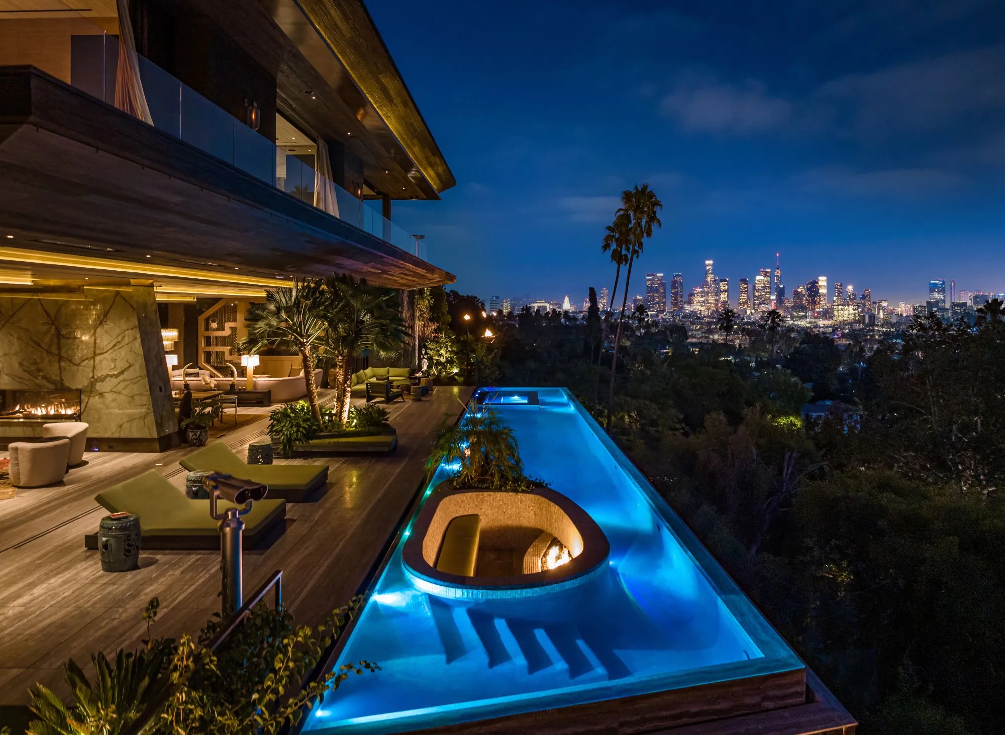 Villa saját nightclubbal