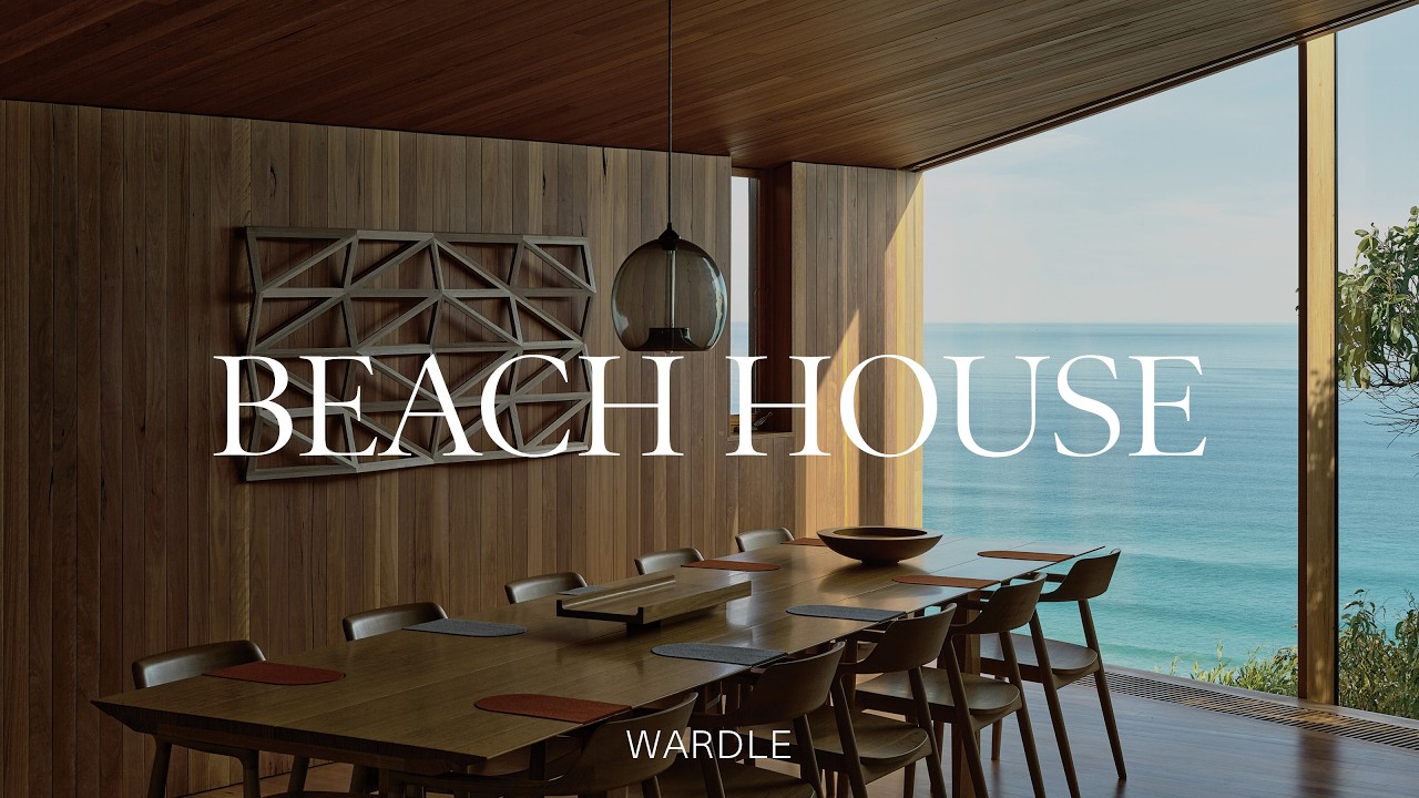 Egy lélegzetelállító, a természettel zökkenőmentesen egybeolvadó tengerparti otthon belsejében