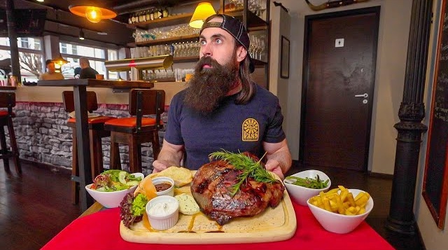 Ezt a hatalmas steak-kihívást hét év alatt csak kétszer sikerült legyőzni!