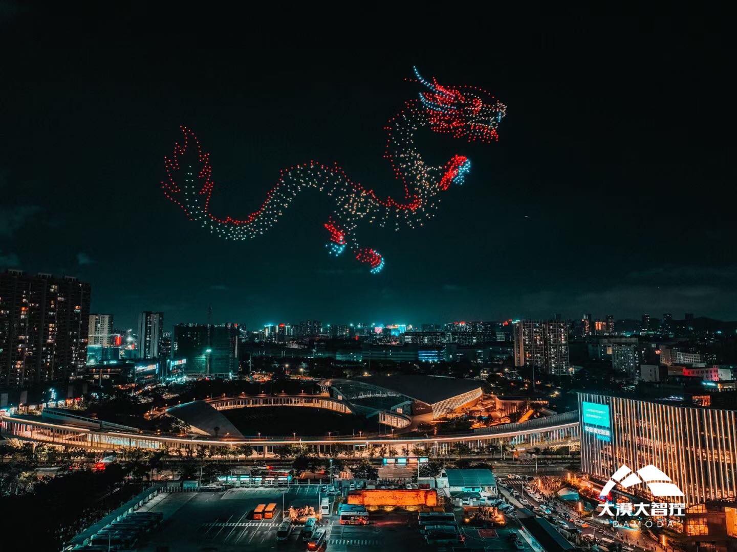 1,500 drón hívott életre egy repülő sárkányt a kínai fesztiválon