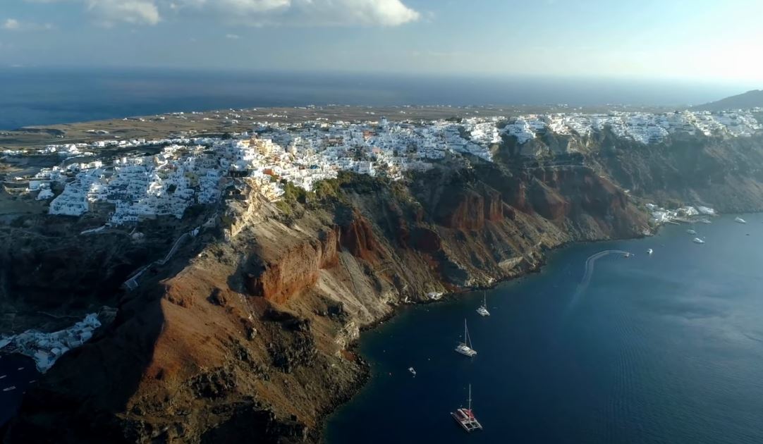 Santorini tavasszal is vonzó uticél lehet