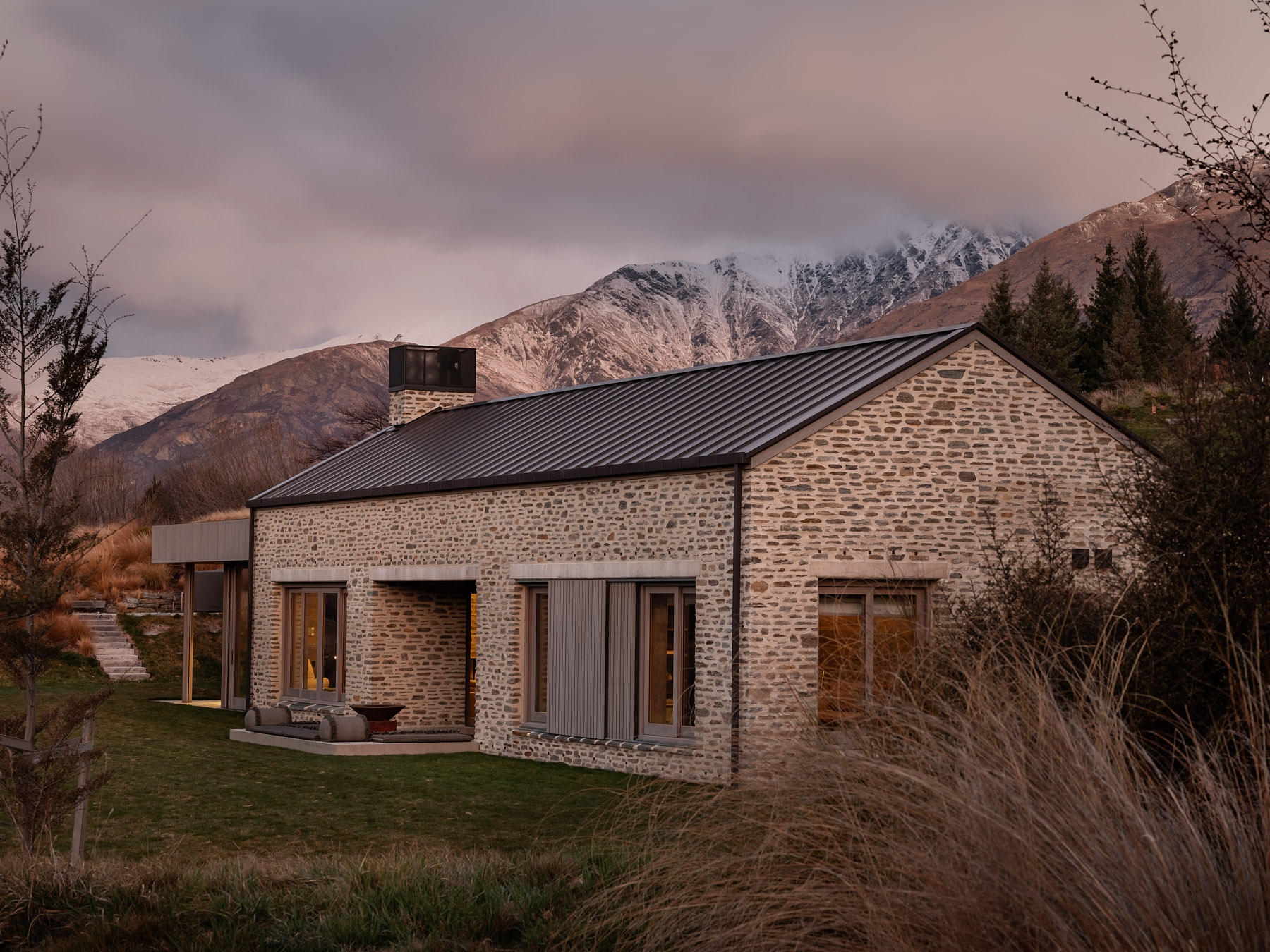 Egy eldugott otthon az új-zélandi hegyekben