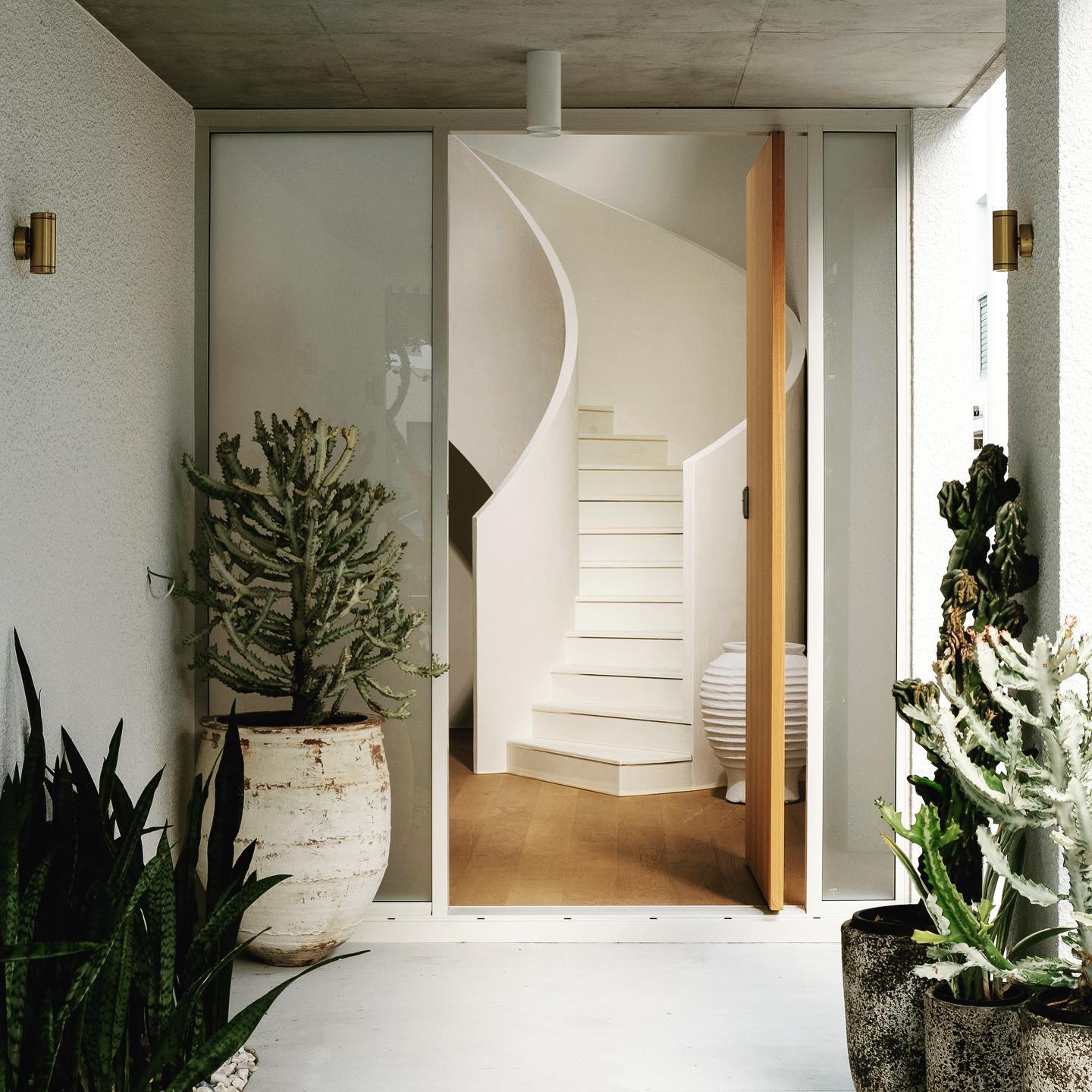 Egy mediterrán ihletésű, japán anyagokat használó álomotthon