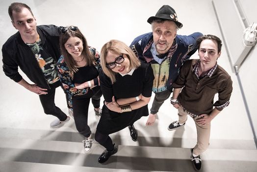 Az Ónodi Eszter & The Open Pub közfelkiáltással jött létre az Én úgy alszom című dal videójának forgatásán