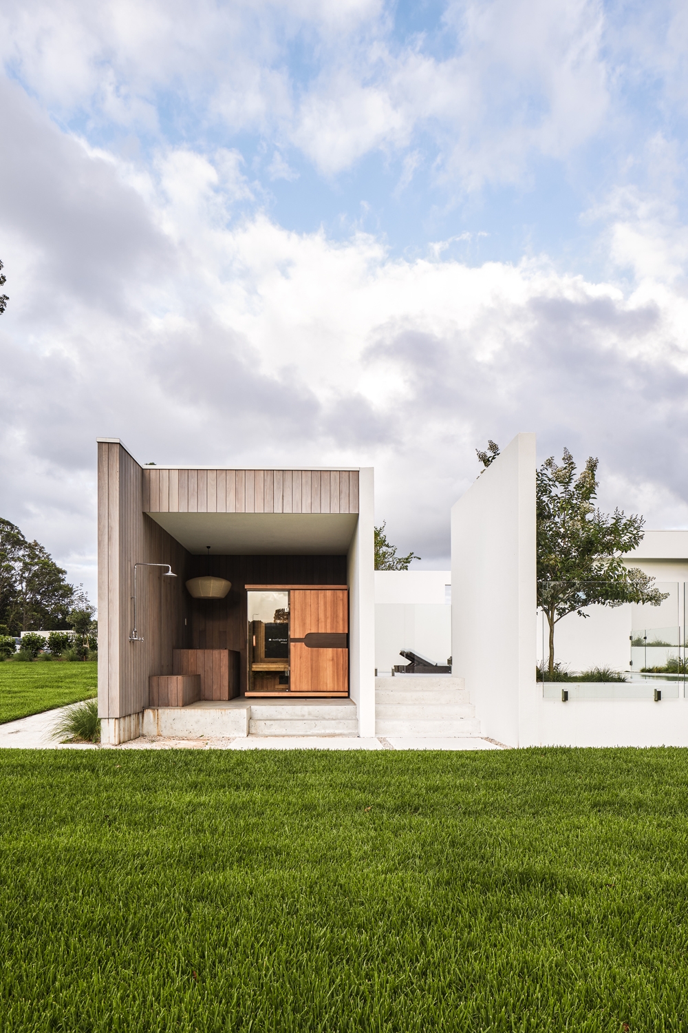 A Currawong House Olive Cooke és Henry Tervenski életét és szenvedélyét fejezi ki. 
