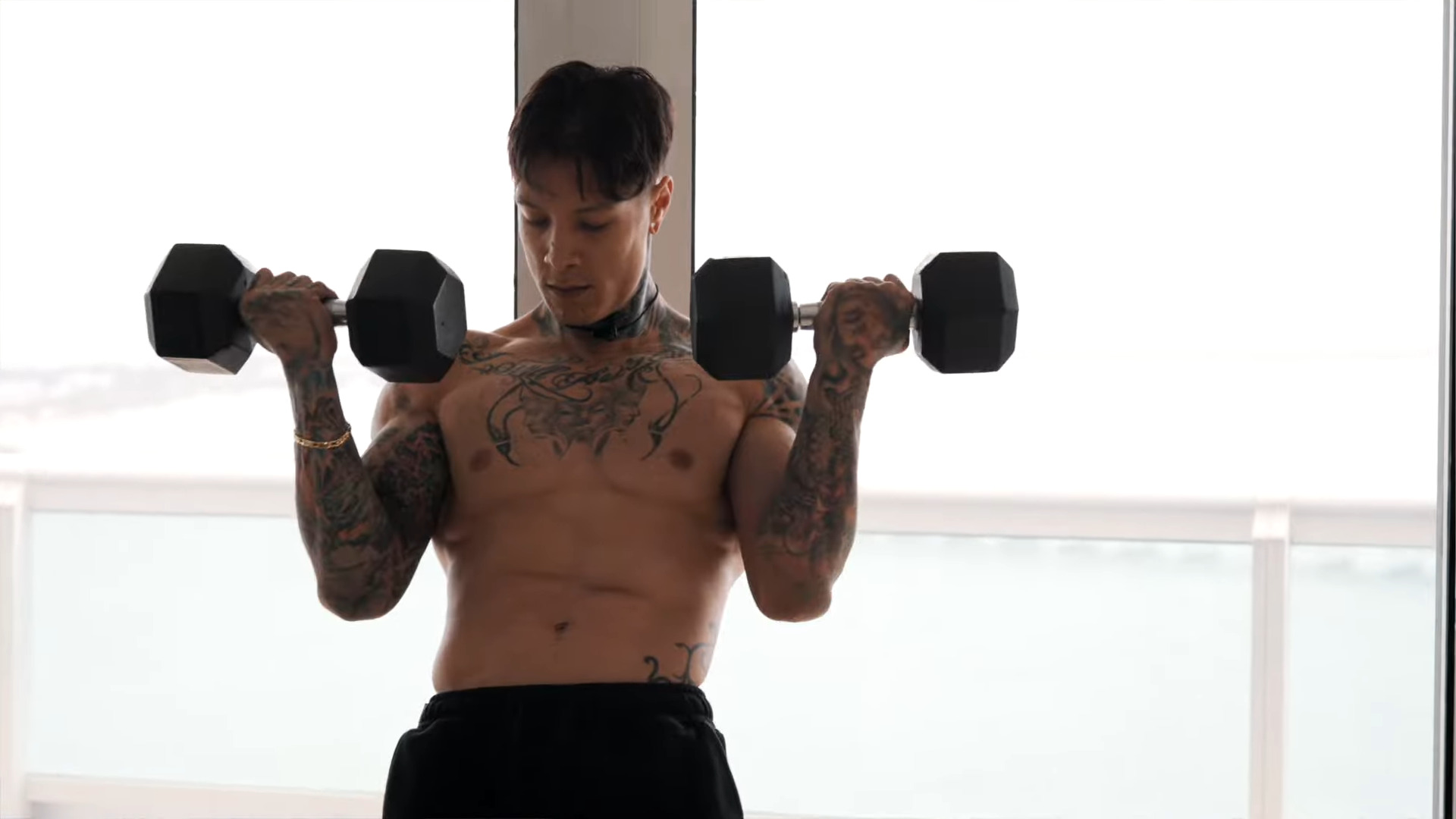 Edzés az izmosabb karokért - Hogyan csináld helyesen