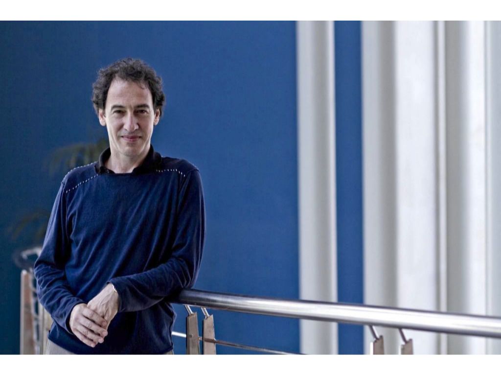 A világhíres Plurar Ensemble alapítója és művészeti vezetője, Fabián Panisello válogatásában és vezényletével reprezentatív koncertet hallhat a közönség a mai spanyol muzsika elismert szerzőinek kompozícióiból