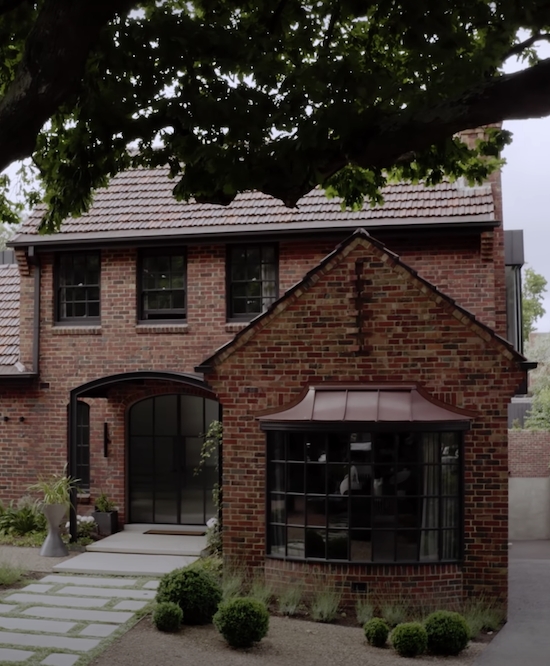 Igen is ötvözhető a modernitás és a hagyomány. Ennek bizonyítéka ez az otthon