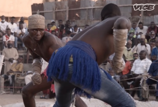 Nigéria számos természeti látnivalóval várja az ide érkezőket. Van azonban az itteni életnek árnyoldala is