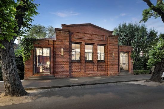 Ezt a kelet-melbournei postát tízmillió dollárért árulják. Persze itt már nem lehet levelet feladni