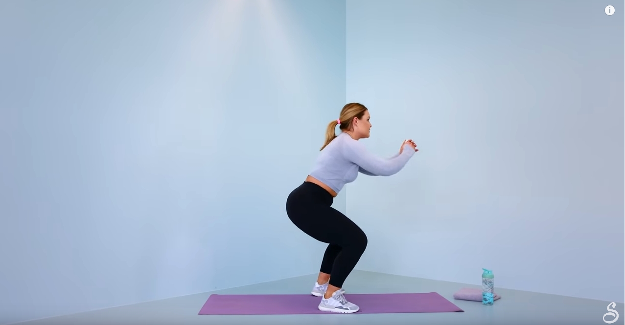 Sophia Thiel egy húszperces, otthon is könnyen elvégezhető gyakorlatsort mutat nekünk