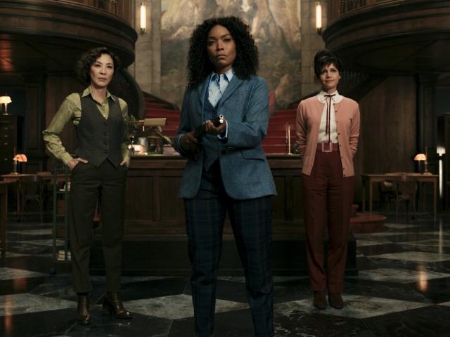 Sam mindössze 12 éves volt, mikor profi bérgyilkos édesanyja, Scarlet kénytelen volt elhagyni őt