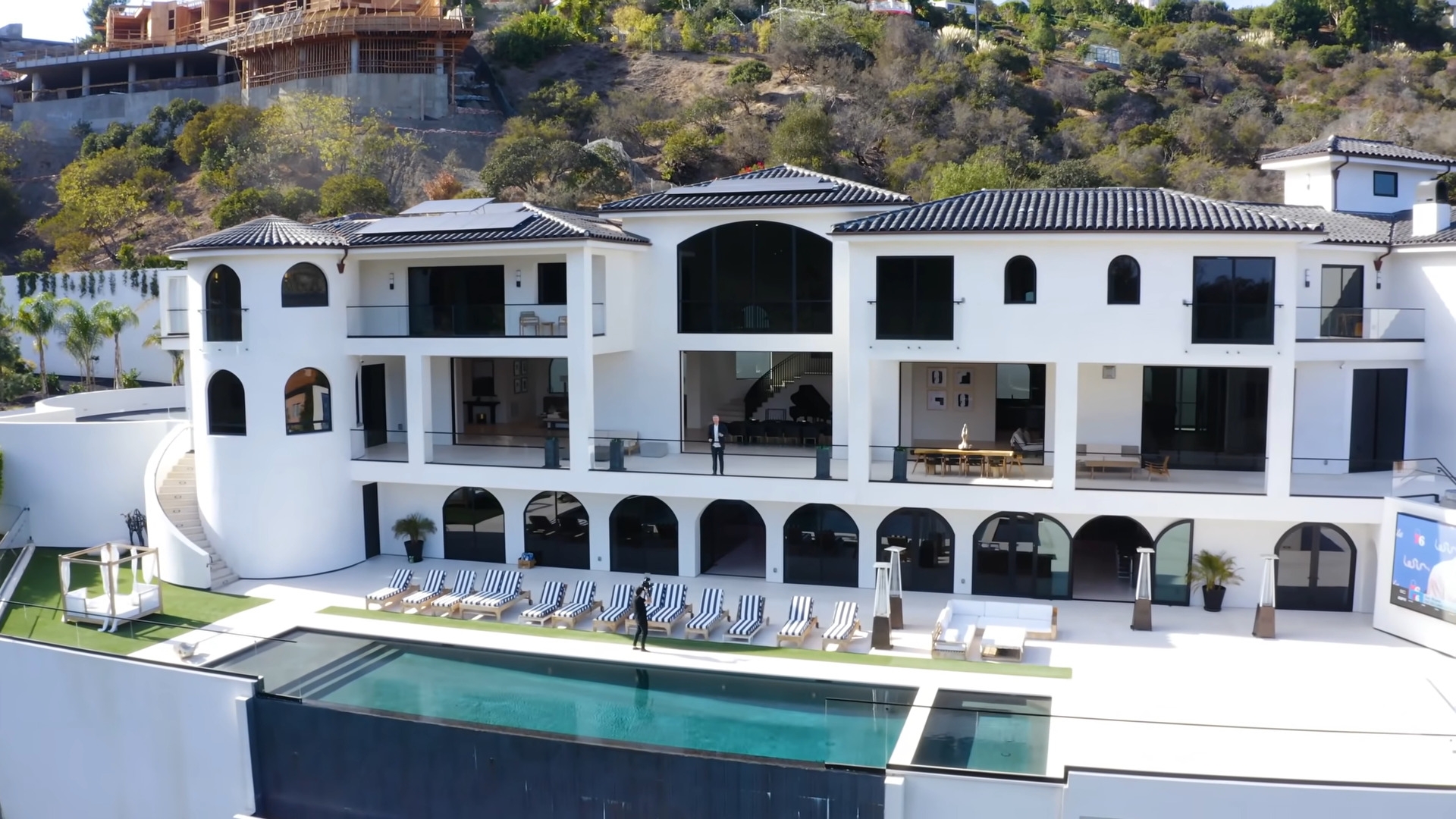 Óriásotthon Bel Airben - Ma Bel Air legnagyobb ingatlanját járjuk be